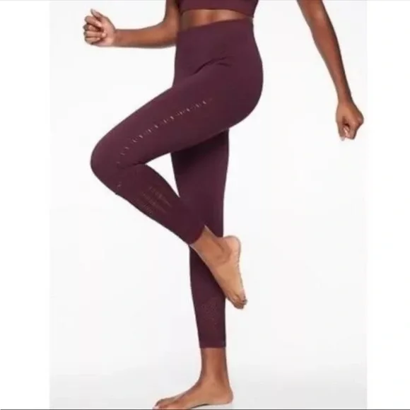 Athleta Halasana Seamless 7/8 Aubergine Burgundy Leggings Medium - Picture 1 of 6